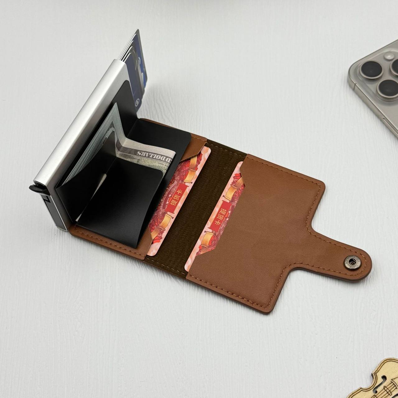 محفظة نقود و بطائق أوتوماتيكية للرجال