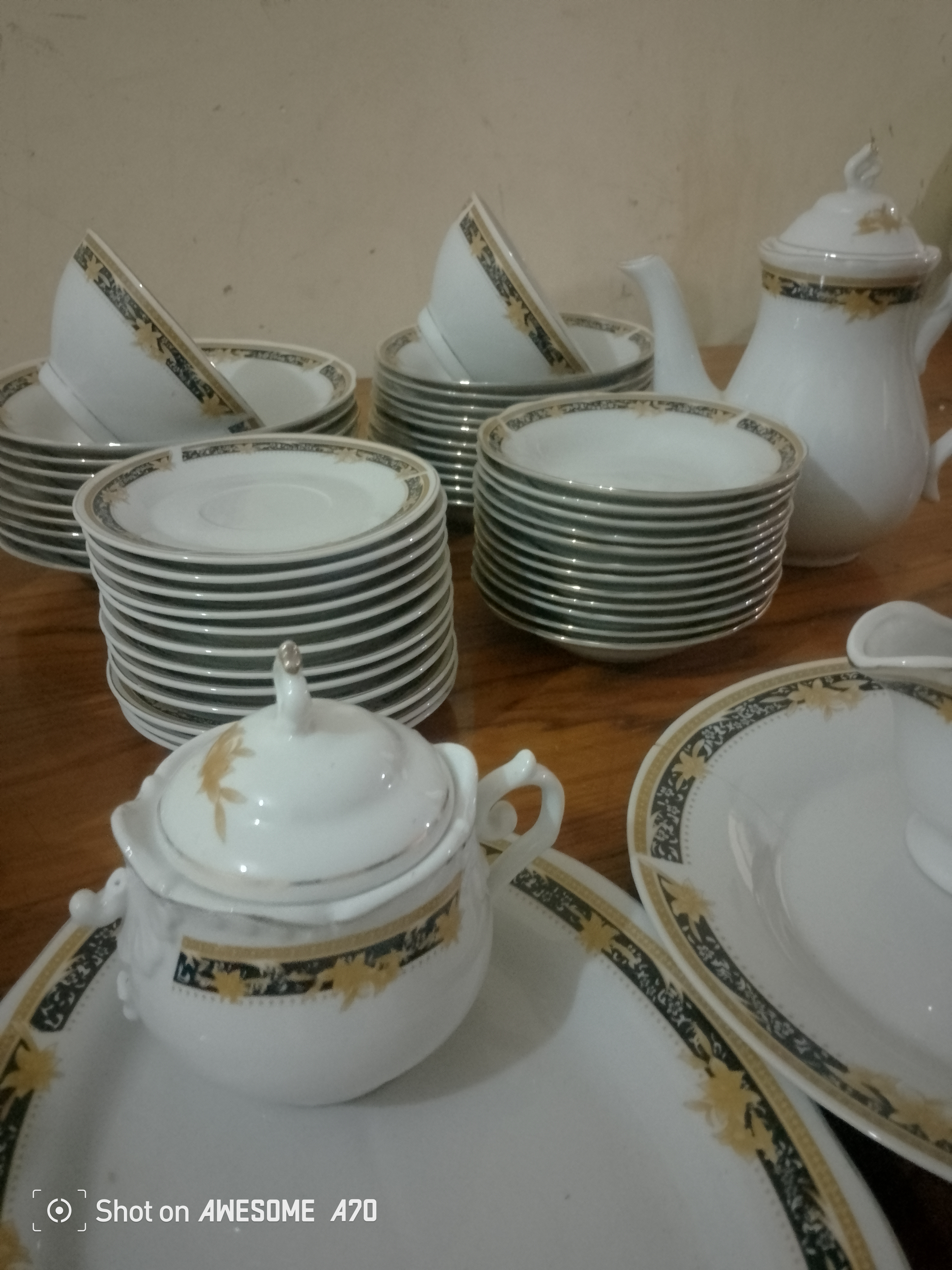 مزاد طقم بورسلين فرنش سنتر 85قطعه