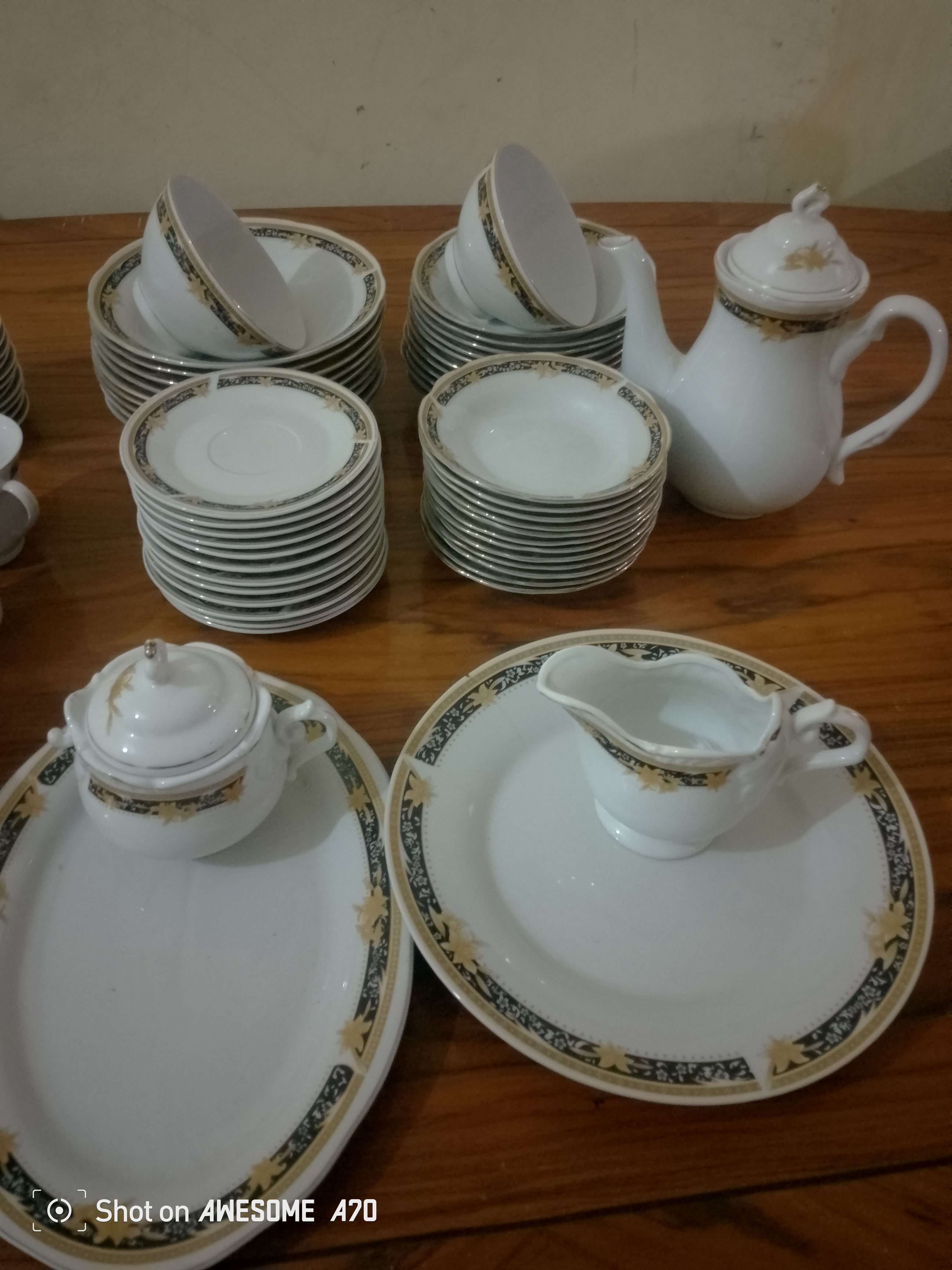 مزاد طقم بورسلين فرنش سنتر 85قطعه