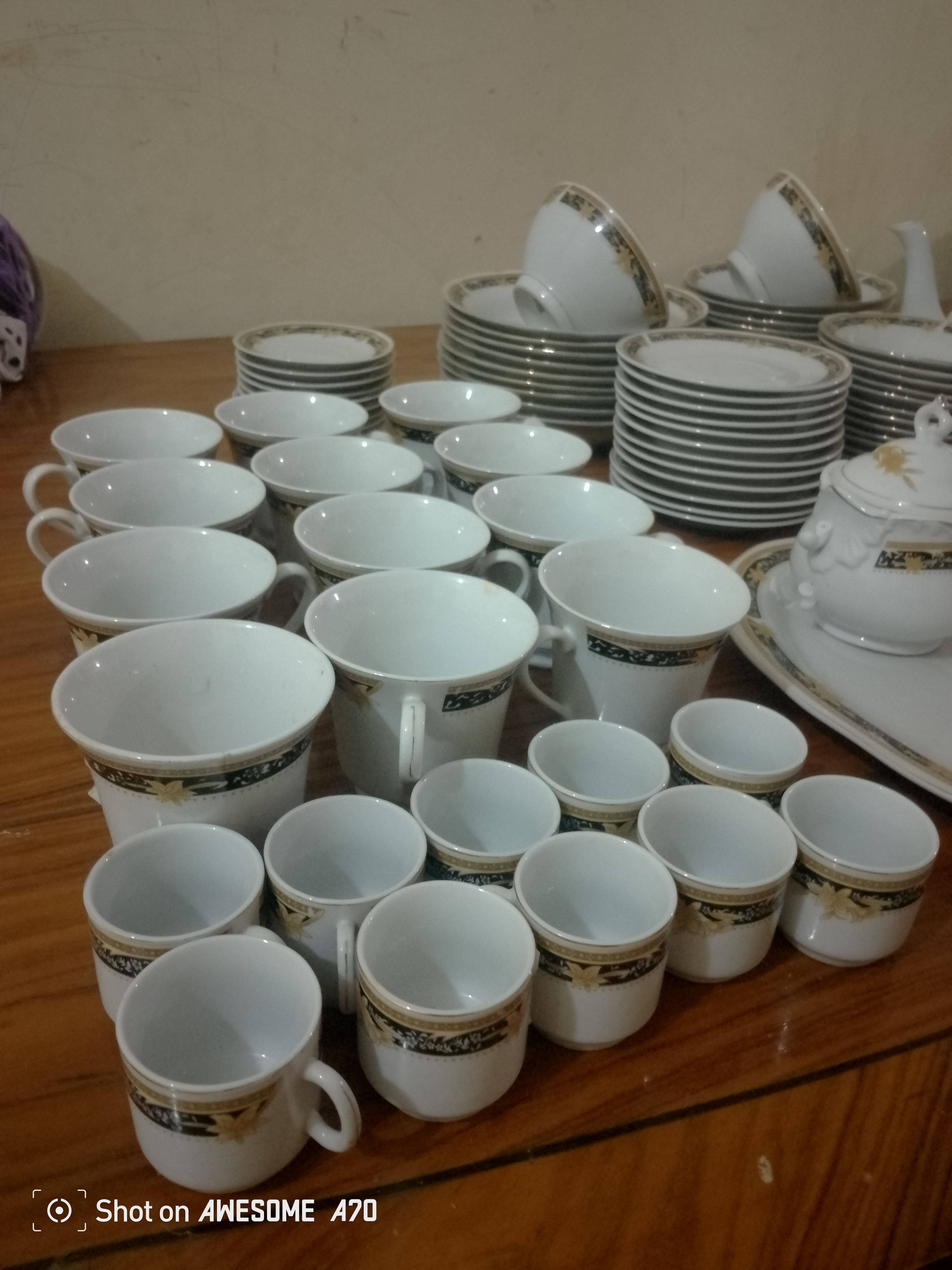 مزاد طقم بورسلين فرنش سنتر 85قطعه