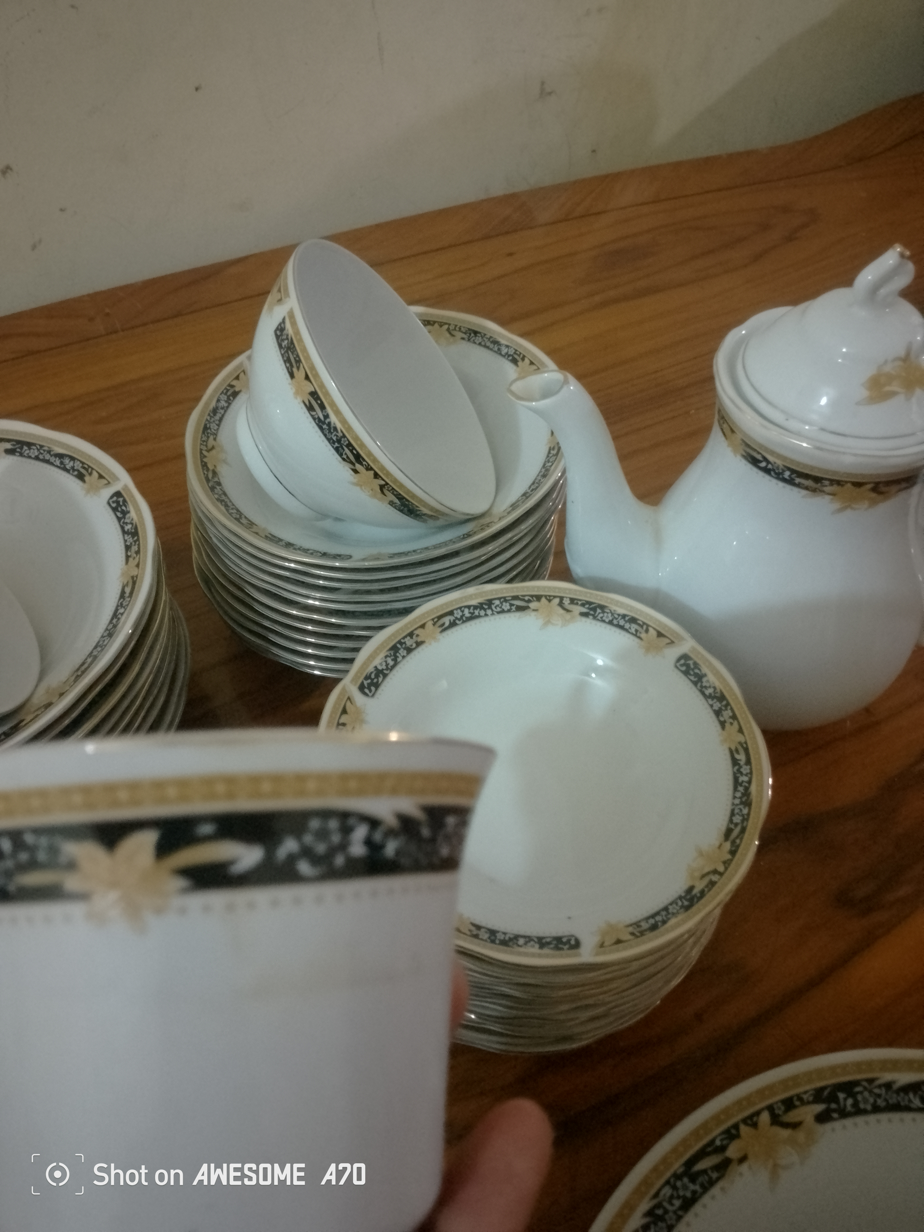 مزاد طقم بورسلين فرنش سنتر 85قطعه