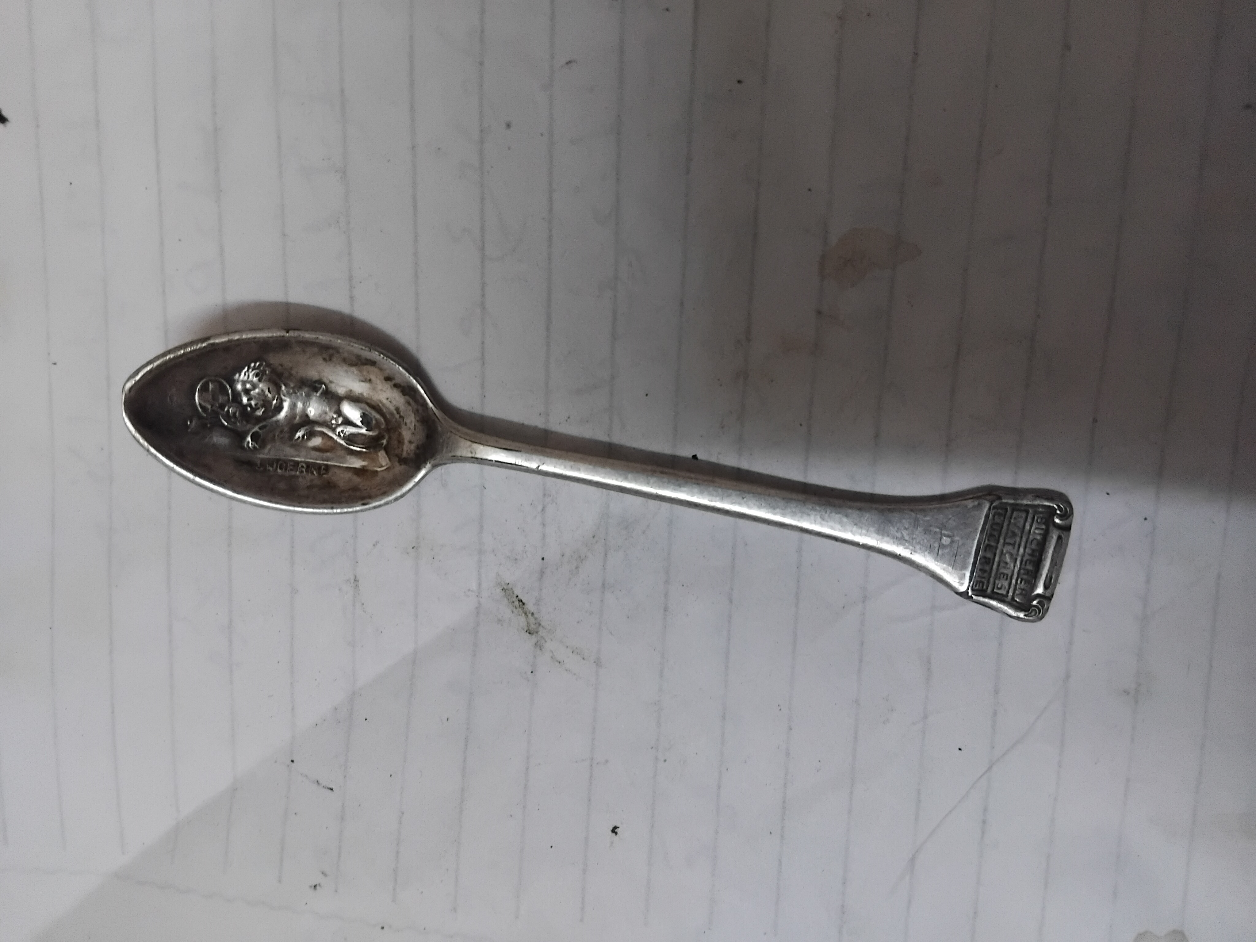 ملعقة فضية عتيقة