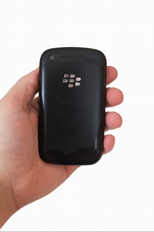 لعشاق النوادر و النوستالجيا موبايل بلاك بيري بحالة جيده للاقتناء