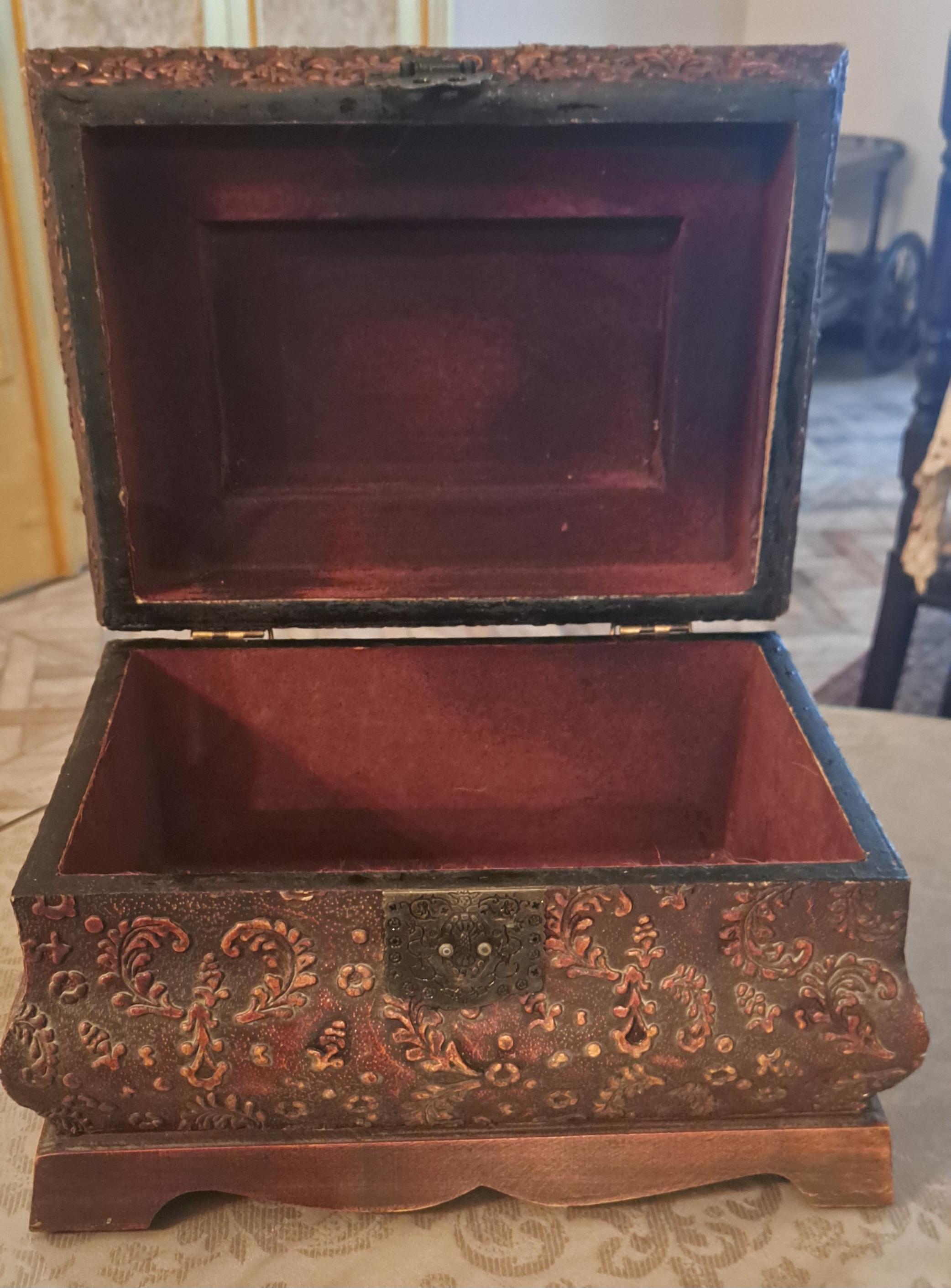 Antique Wooden Box صندوق انتيك خشب
