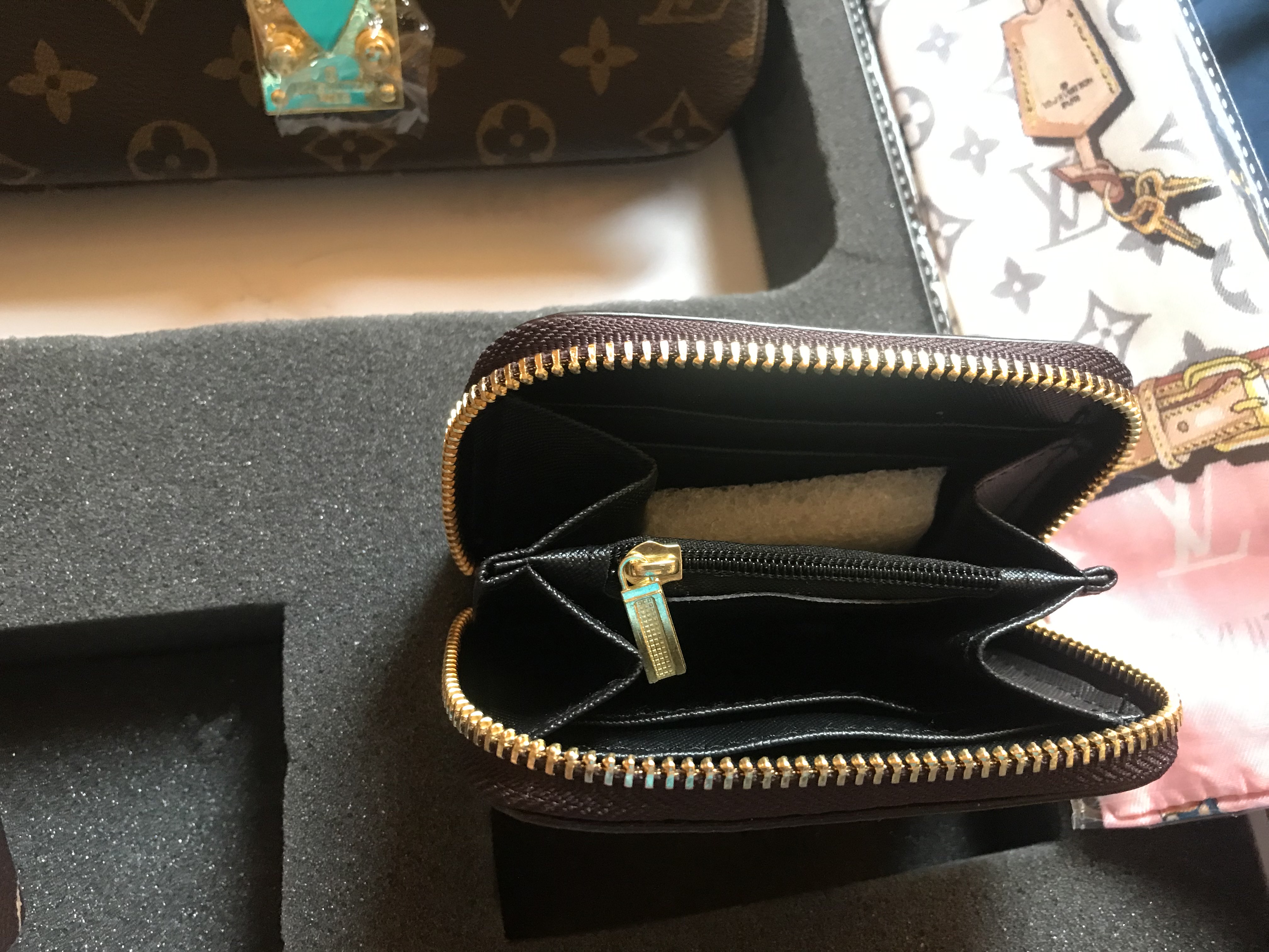شنطه يد حريمي لويس فيتون LOUIS VUITTON    mirror