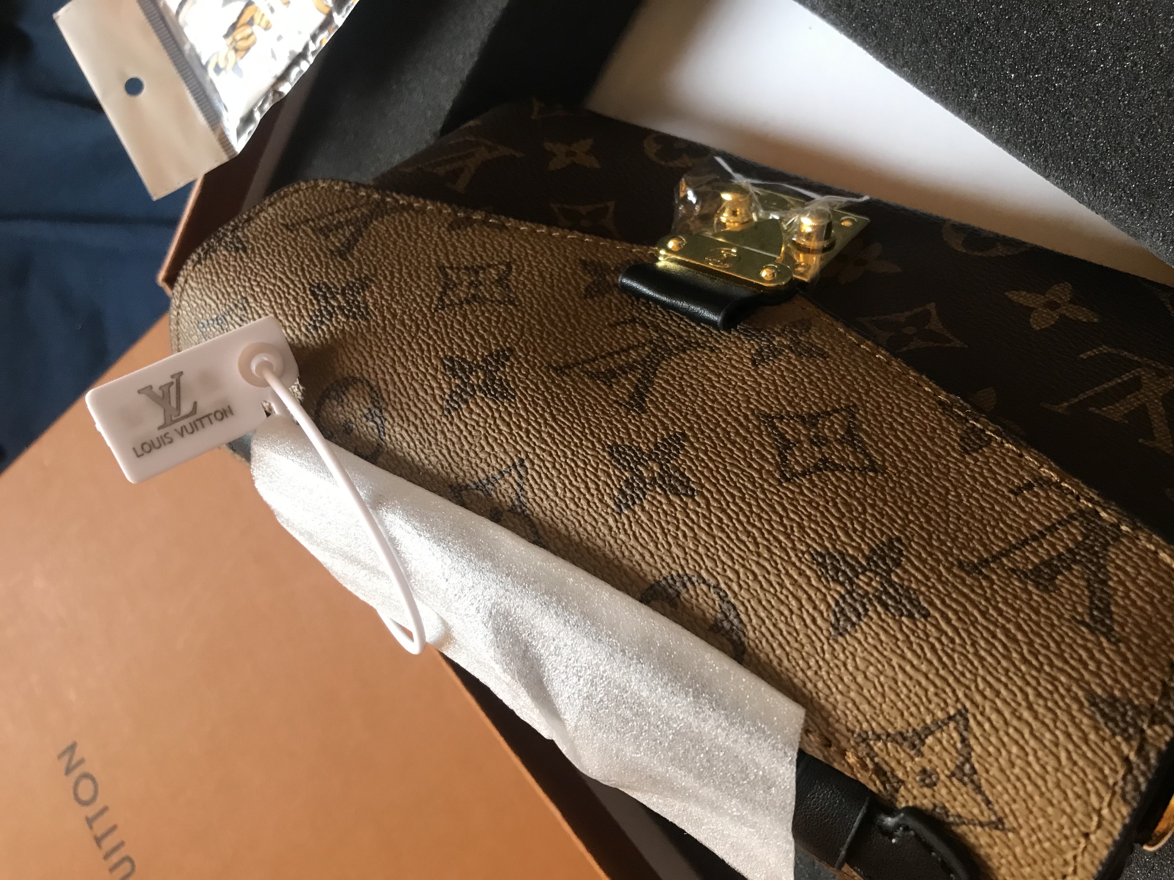 شنطه يد حريمي لويس فيتون LOUIS VUITTON    mirror