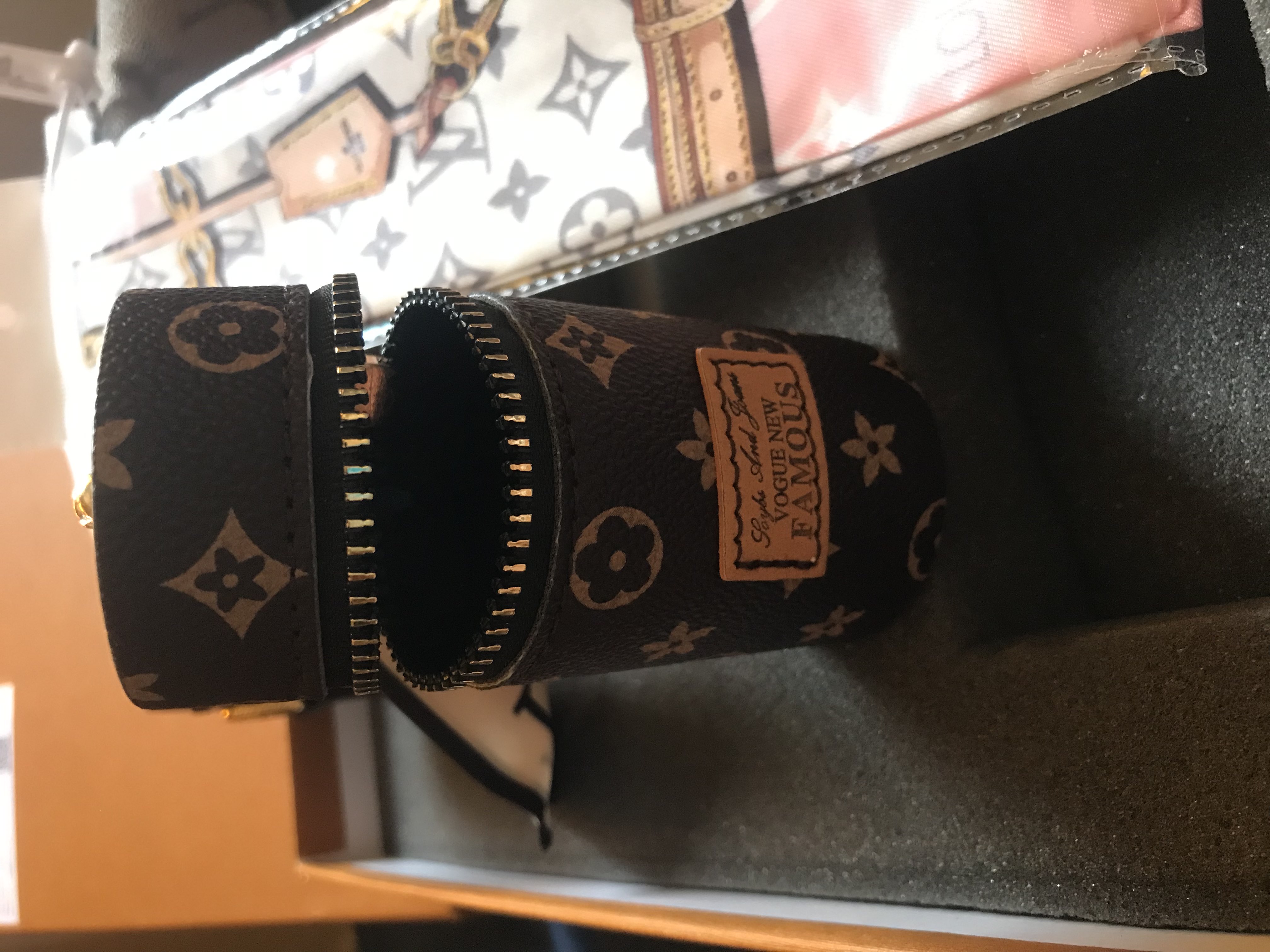 شنطه يد حريمي لويس فيتون LOUIS VUITTON    mirror
