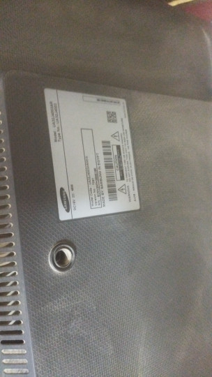 شاشه سامسونج 32 بوصة عادية بالكرتونة وجميع المشتملات