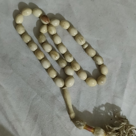 سبحة عاج اثرية