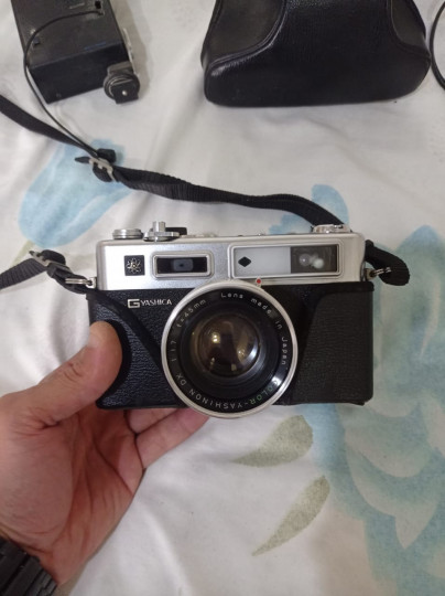 كاميرا ياشيكا إلكترو 35 GSN للبيع بحالة ممتازة قابل للبدل او للتفاوض البسيط