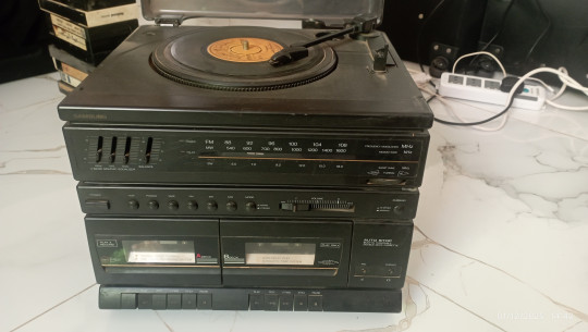 نظام ستيريو مدمج متعدد الوظائف من سامسونج.