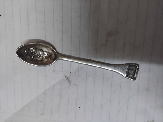 ملعقة فضية عتيقة