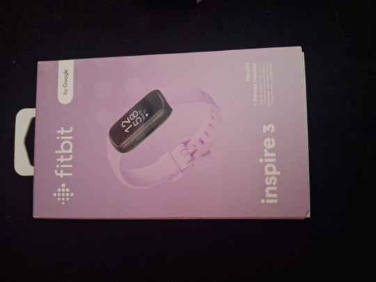 سوار تتبع صحة ولياقة من Fitbit by Google