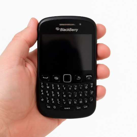 لعشاق النوادر و النوستالجيا موبايل بلاك بيري بحالة جيده للاقتناء