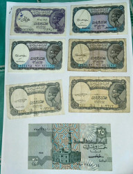 عملات ورقية وفضية