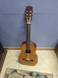 Vintage Classical Guitar – 18 Years Old – Good Condition
