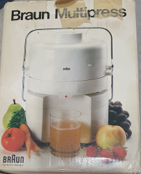 عصارة براون متعددة الاستخدامات MP" 50" صممها يورغن جروبل في سبعينيات القرن الماضي لشركة براون إيه جي.