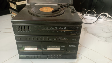 نظام ستيريو مدمج متعدد الوظائف من سامسونج.