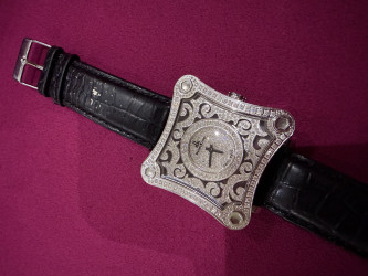 ساعة قطعة واحدة