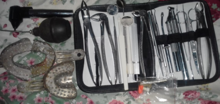 طقم أدوات أسنان 23قطعة بحالة جيدة